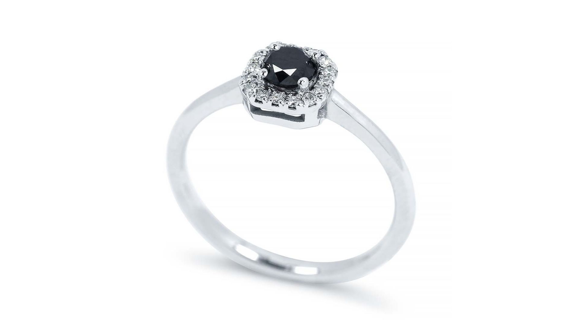 Fehér arany gyűrű White & Black ékszerbolt kínálatában