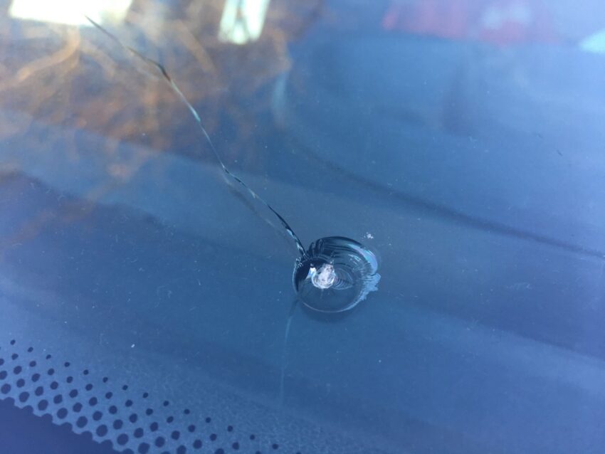 Professzionális szélvédő javítás az autouvegek.hu kínálatában